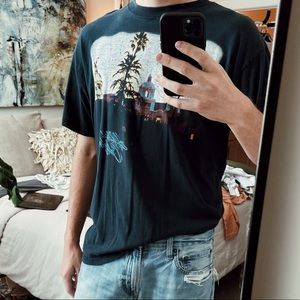 Vintage Hotel California T-shirt.
